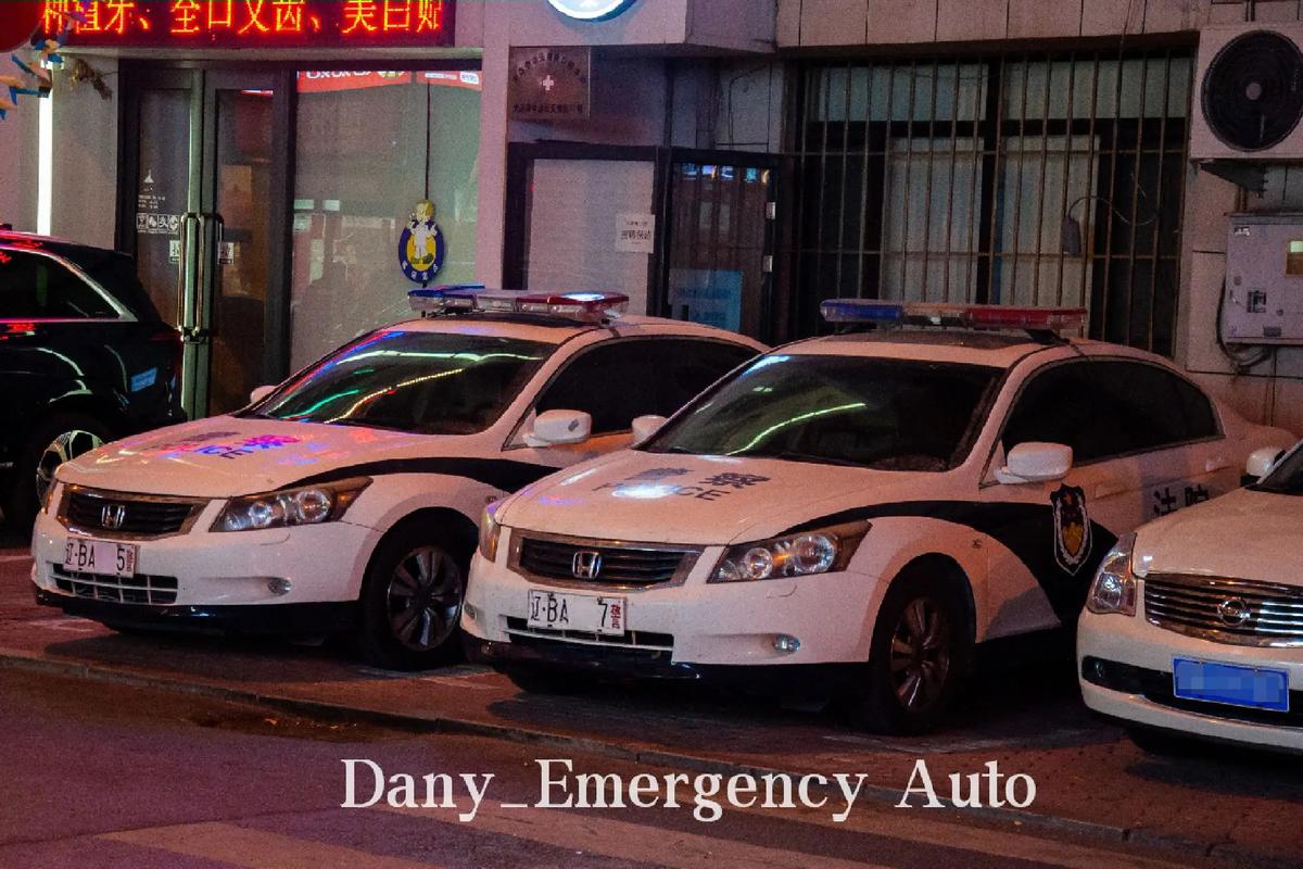 肅穆中的動力 鏡頭下的中山區(qū)人民法院警車